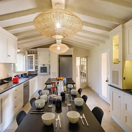 Des Cigales Vue Avec Piscine/proche 빌라 *