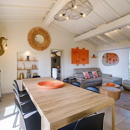 Des Cigales Vue Avec Piscine/proche