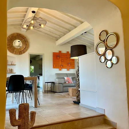 Des Cigales Vue Avec Piscine/proche