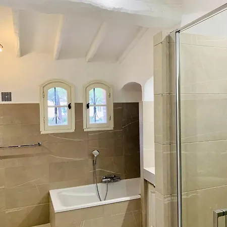 Des Cigales Vue Avec Piscine/proche 그리모