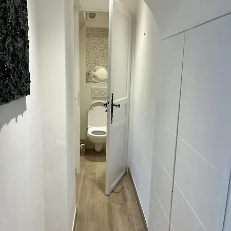 Des Cigales Vue Avec Piscine/proche *